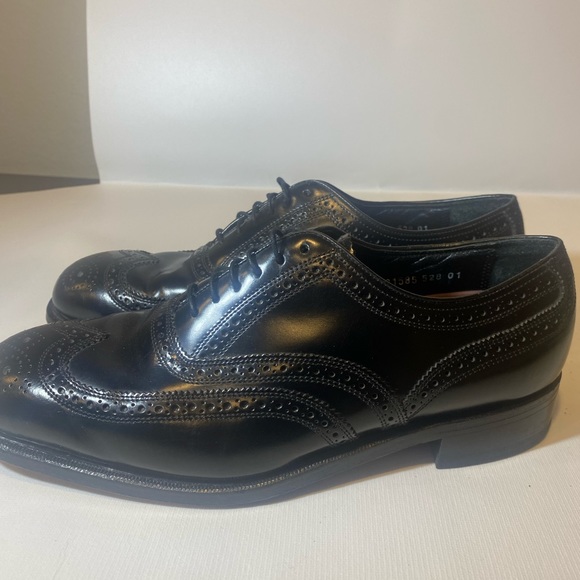 Black, Wing Tip, Mens Dress shoe by Florsheim in size 9.5. - Picture 6 of 7